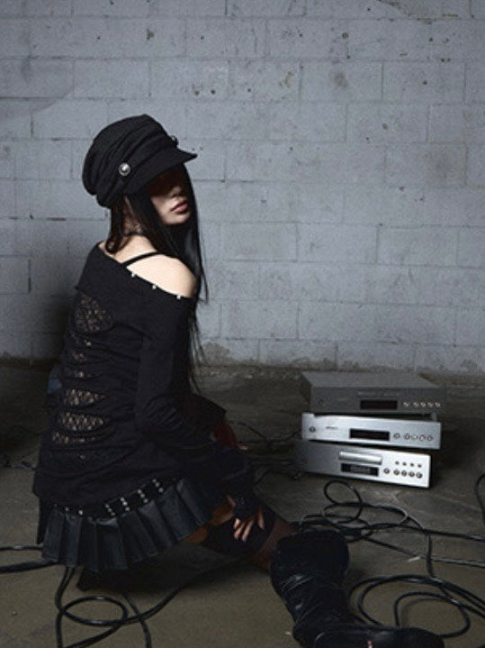 【NOT KNOWING】Destroyed Back Lace Top