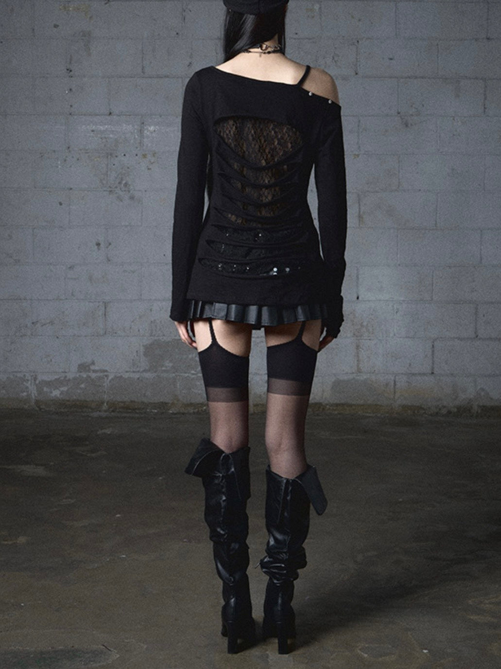 【NOT KNOWING】Destroyed Back Lace Top