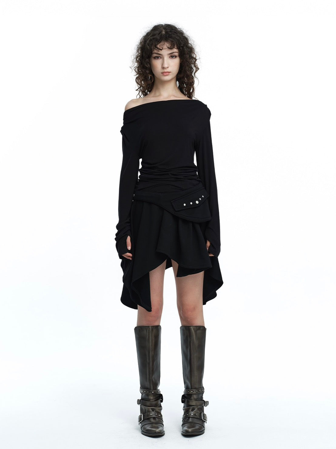 【ROUGH NECK】
Draped Hooded Long Sleeve Top