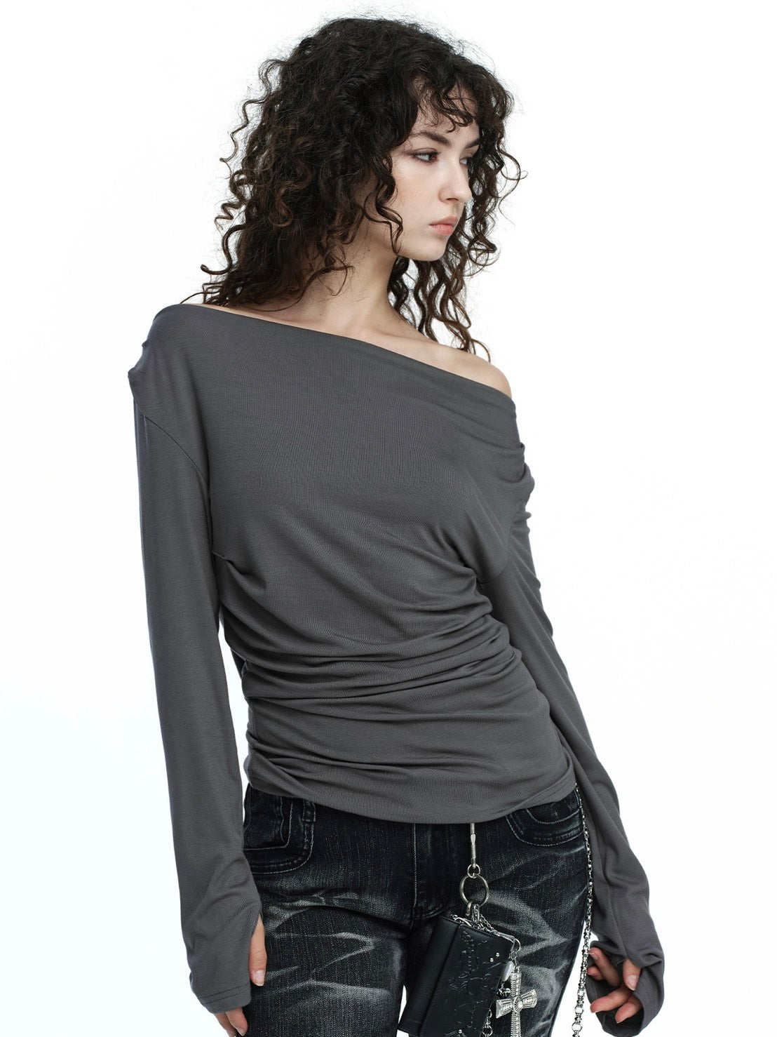 【ROUGH NECK】
Draped Hooded Long Sleeve Top